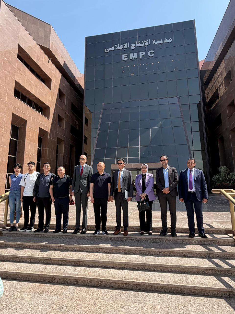رئيس مجموعة سوتشو الصينية للاستثمار والتنمية الثقافية يزور مدينة الإنتاج الإعلامي لبحث سبل التعاون 